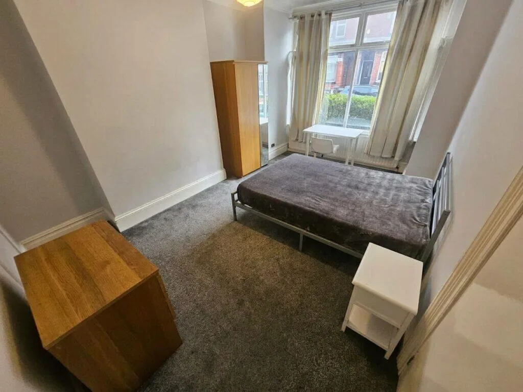 6 bedroom terraced house for rent