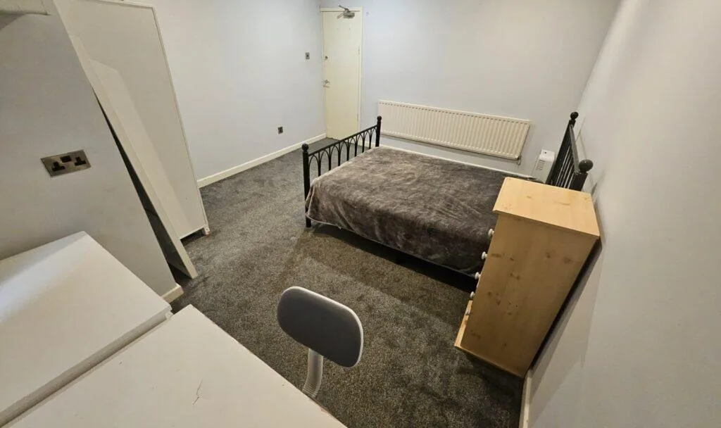 6 bedroom terraced house for rent