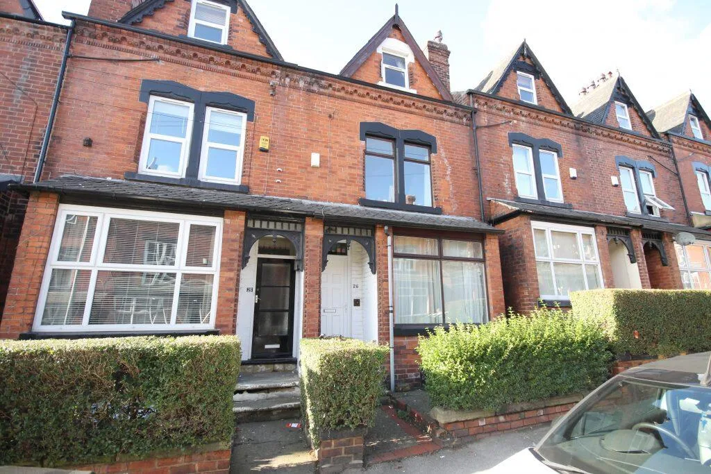 6 bedroom terraced house for rent