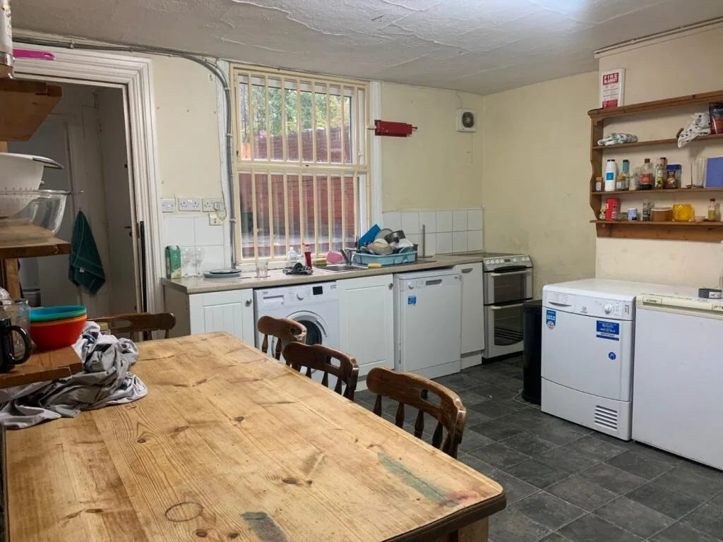 6 bedroom terraced house for rent