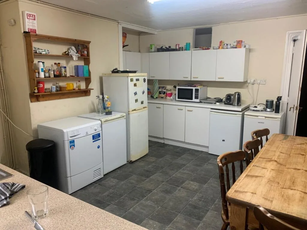6 bedroom terraced house for rent