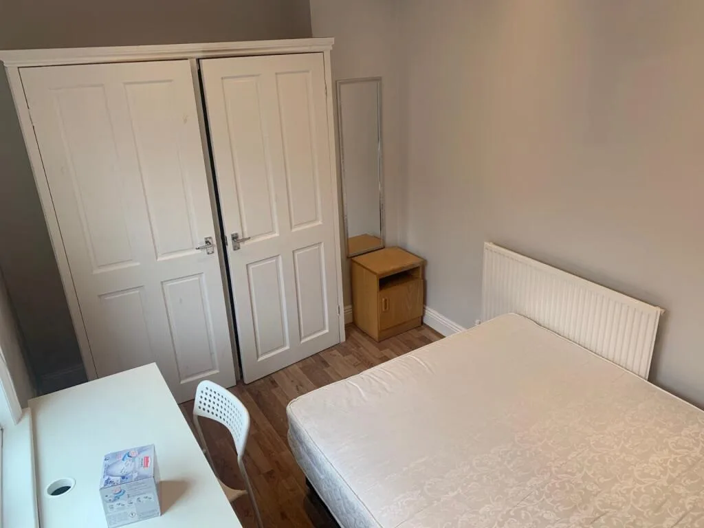 6 bedroom terraced house for rent