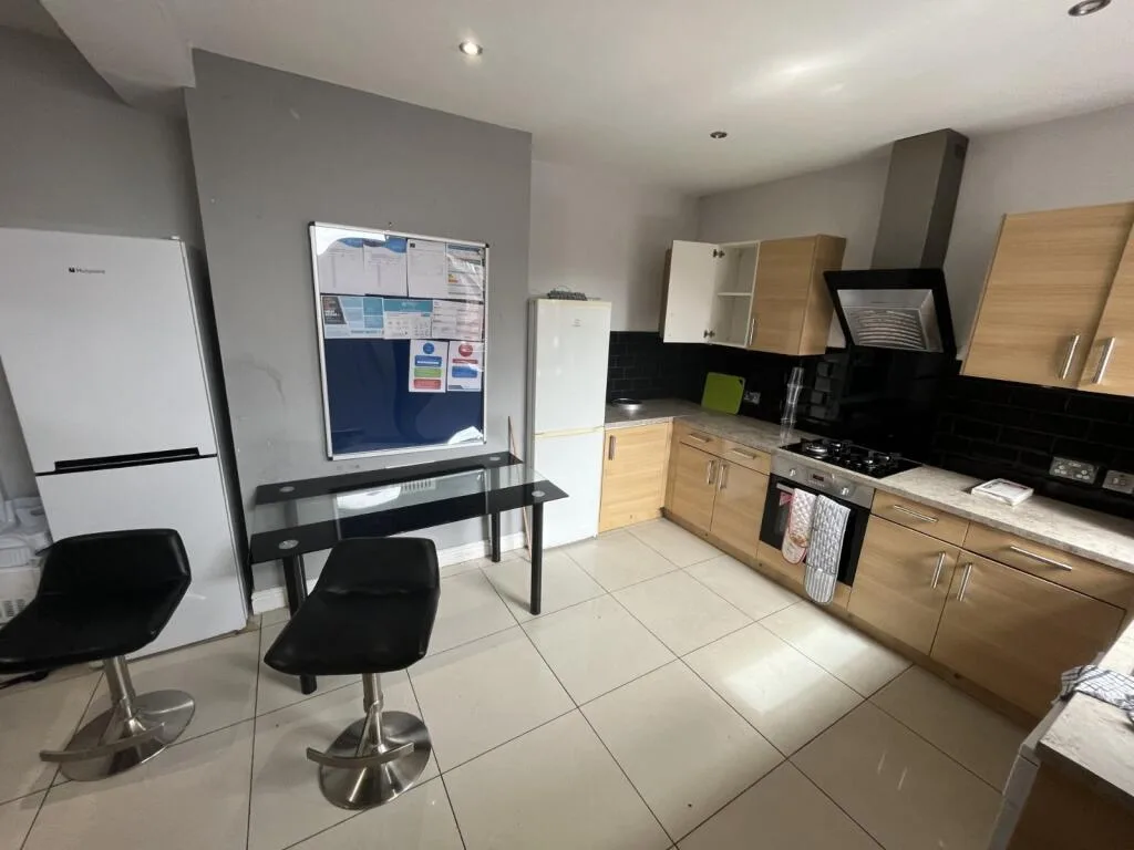 6 bedroom terraced house for rent