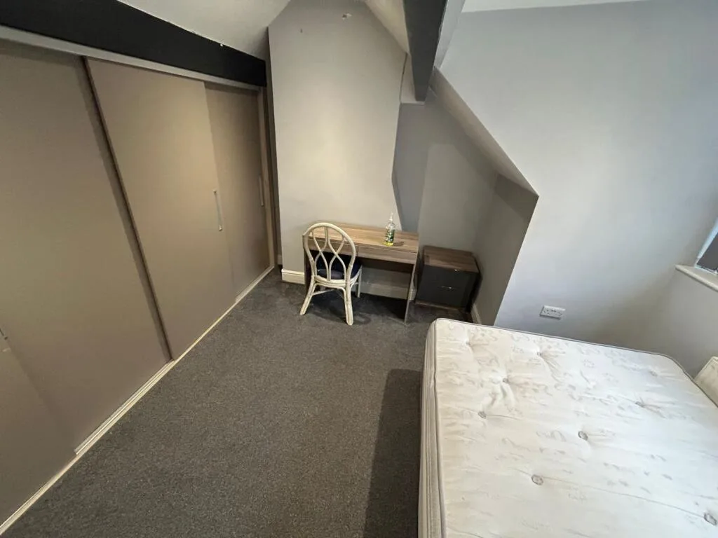 6 bedroom terraced house for rent