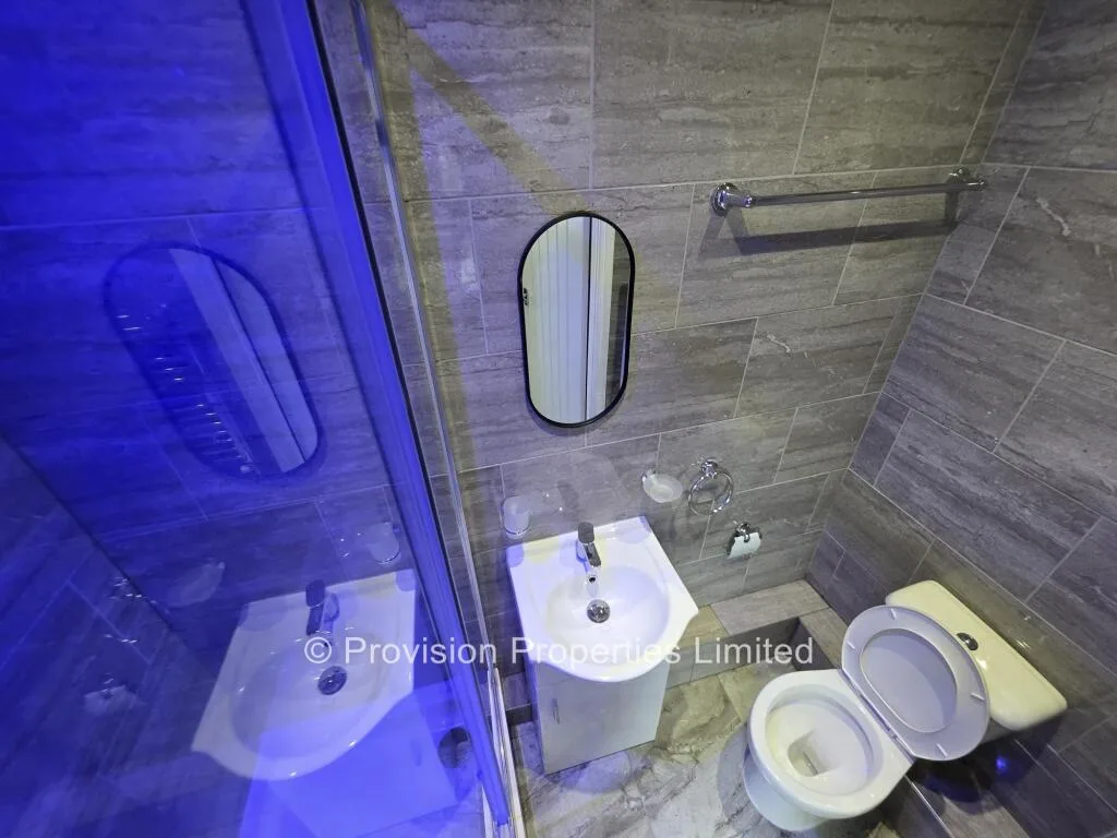 8 bedroom terraced house for rent