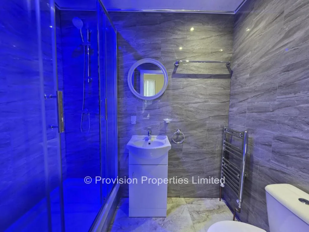 8 bedroom terraced house for rent