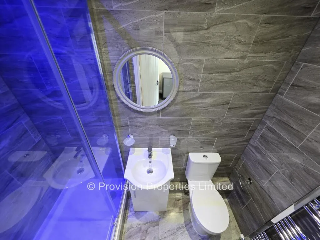 8 bedroom terraced house for rent