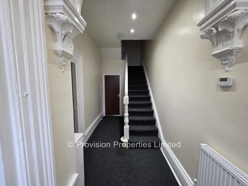 8 bedroom terraced house for rent