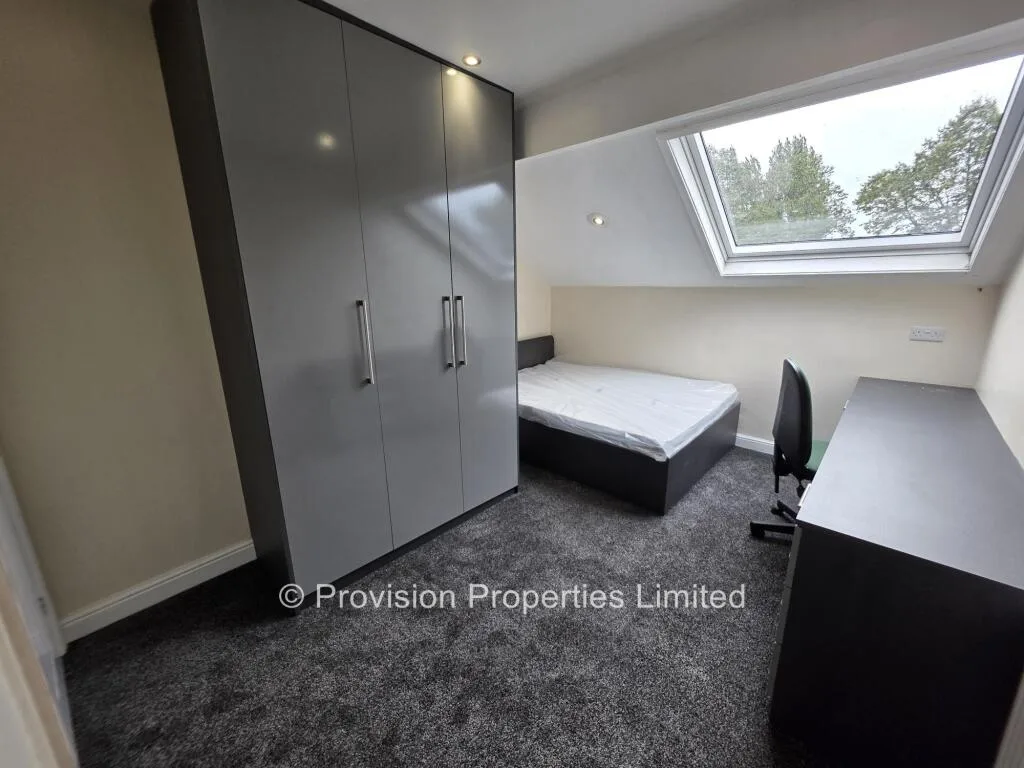 8 bedroom terraced house for rent