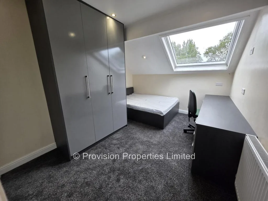8 bedroom terraced house for rent