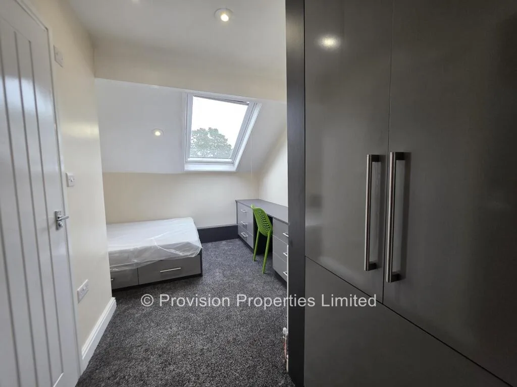 8 bedroom terraced house for rent