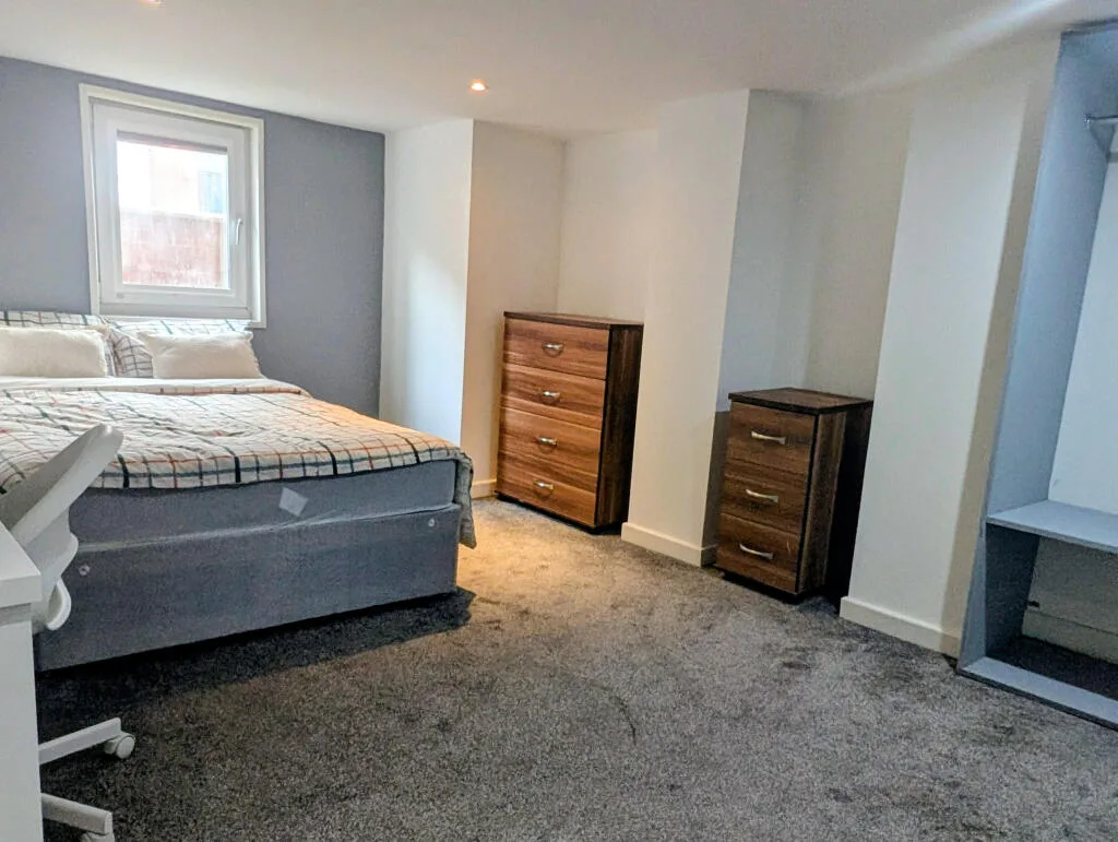 7 bedroom terraced house for rent
