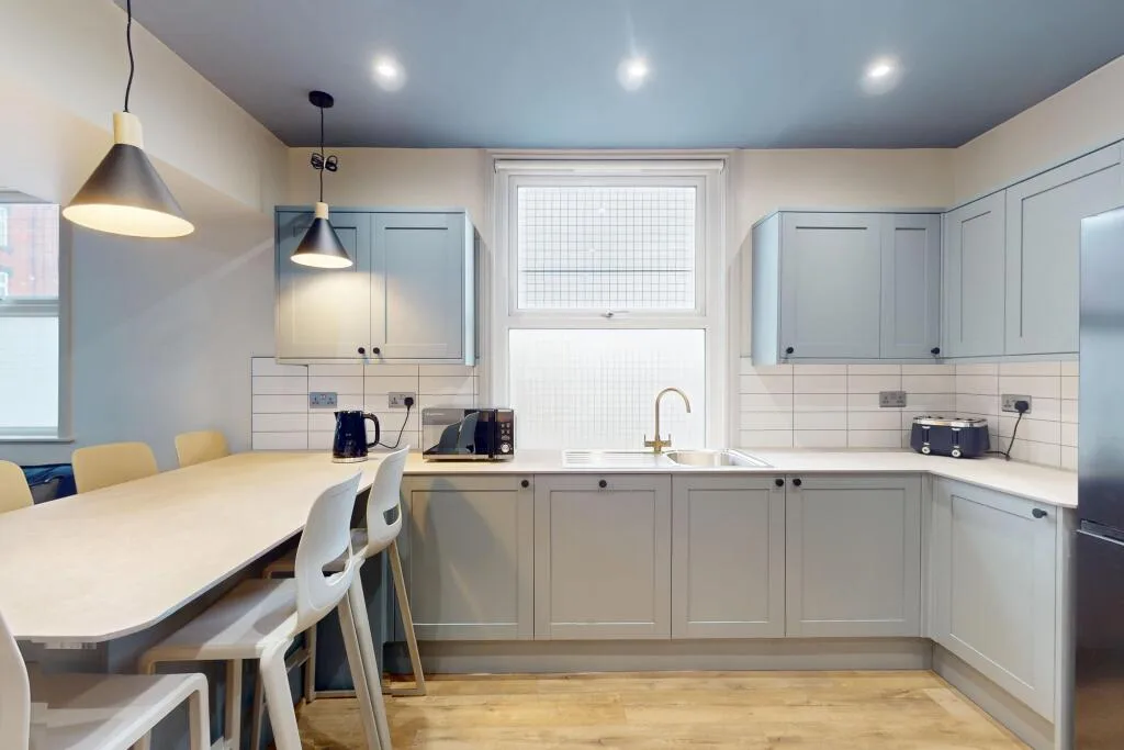7 bedroom terraced house for rent
