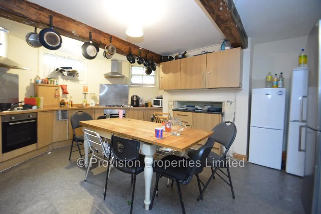 10 bedroom end of terrace house for rent
