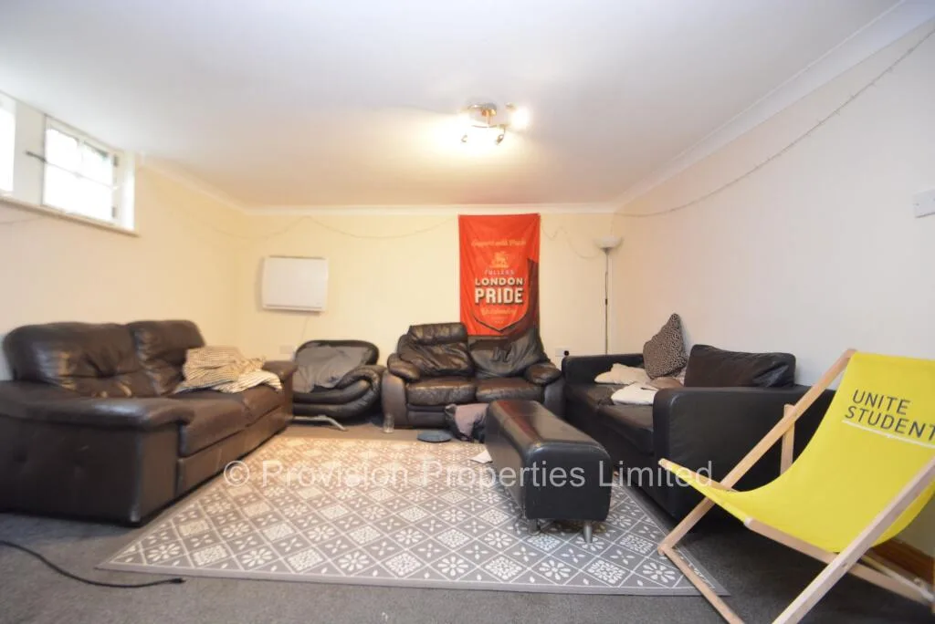 10 bedroom end of terrace house for rent