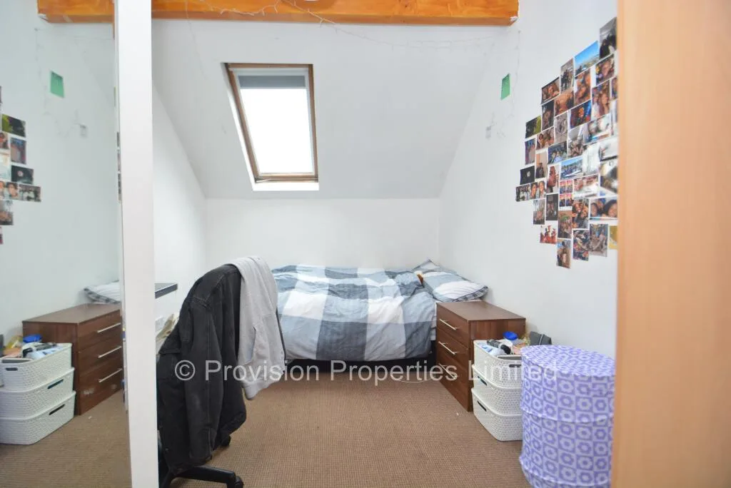 10 bedroom end of terrace house for rent