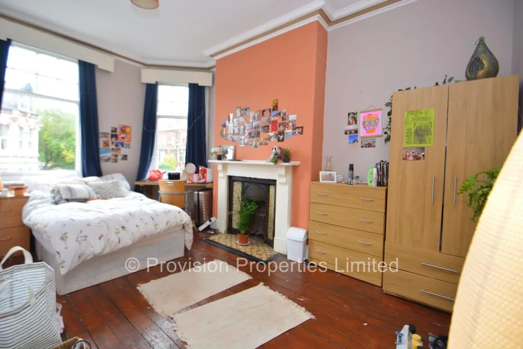 10 bedroom end of terrace house for rent