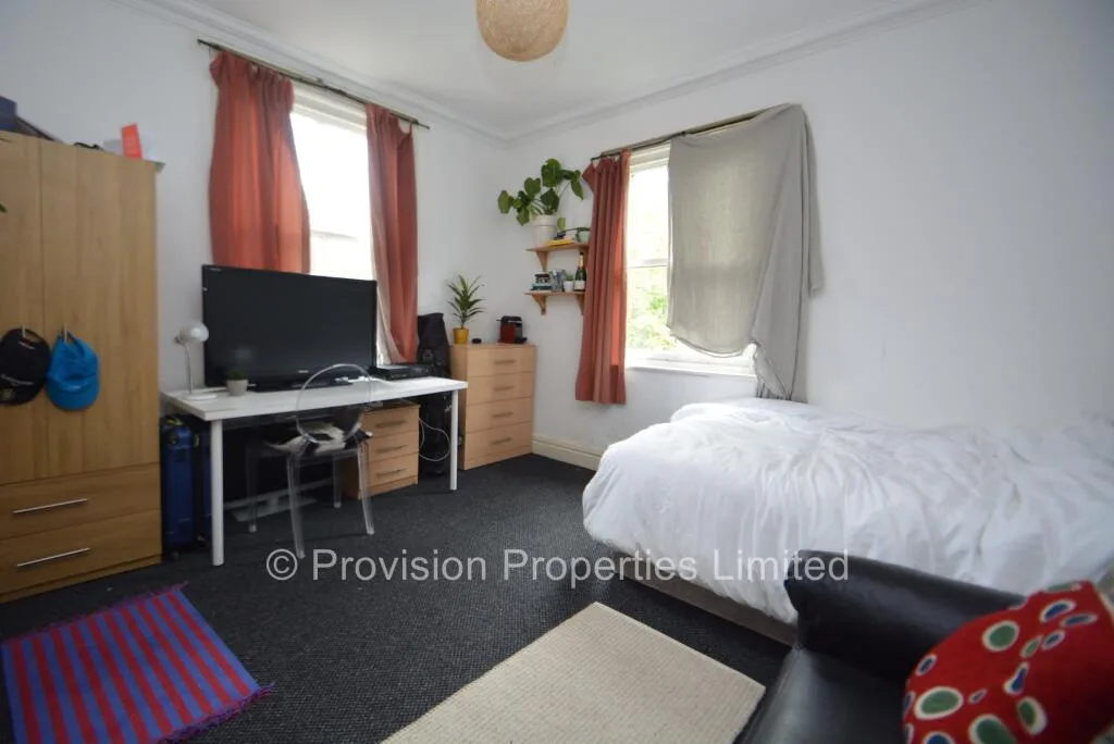 10 bedroom end of terrace house for rent