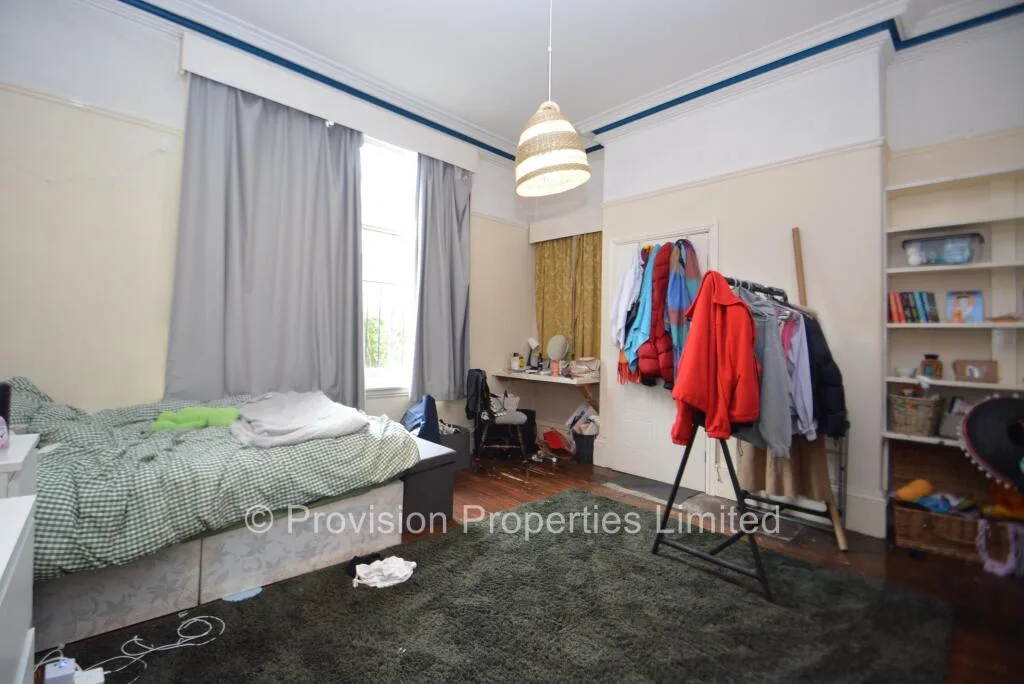10 bedroom end of terrace house for rent