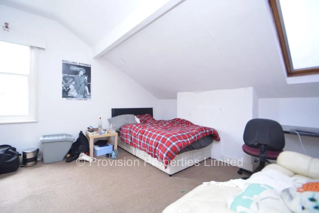 10 bedroom end of terrace house for rent