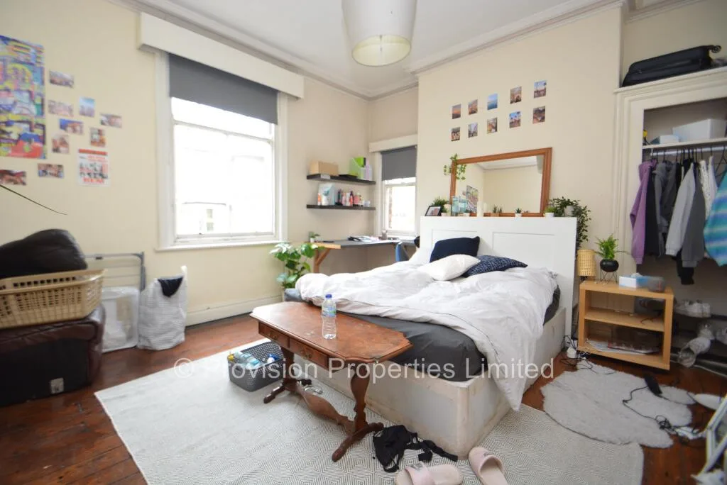 10 bedroom end of terrace house for rent