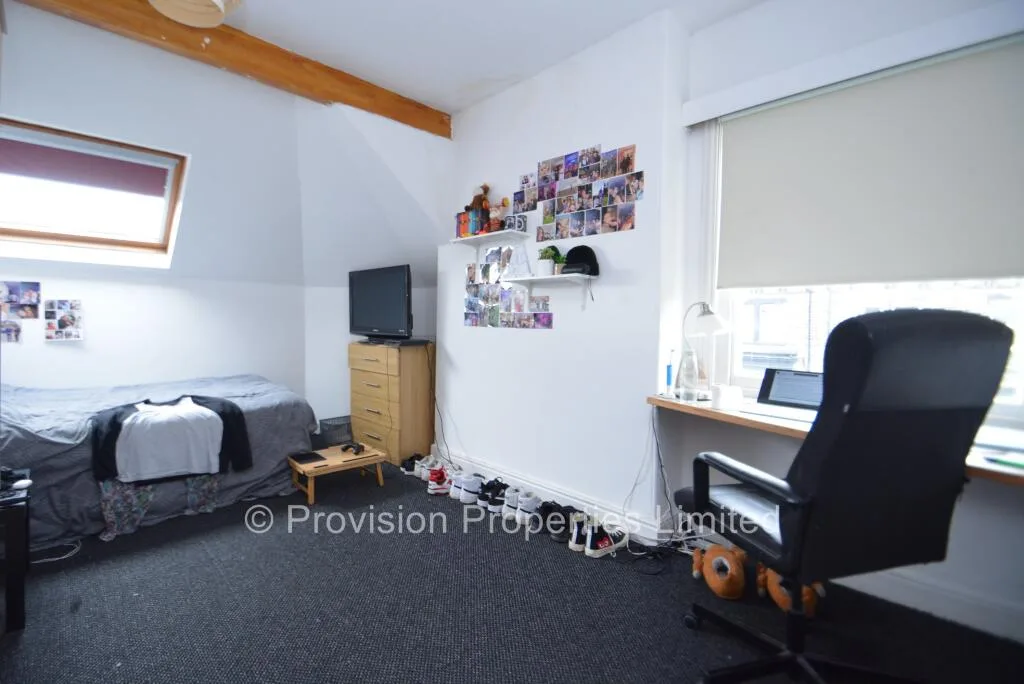 10 bedroom end of terrace house for rent