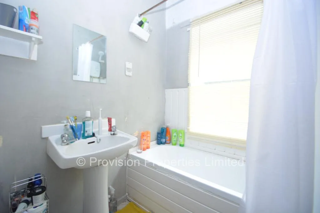 10 bedroom end of terrace house for rent