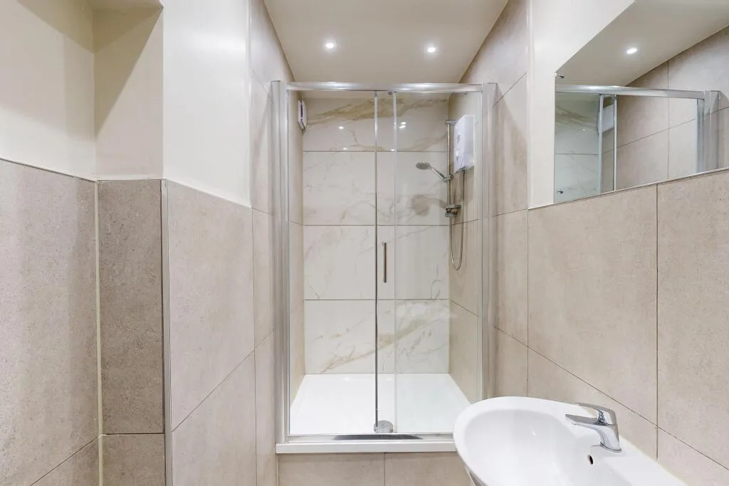 8 bedroom terraced house for rent