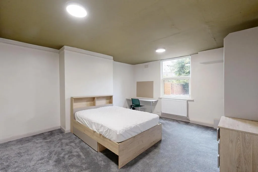 8 bedroom terraced house for rent