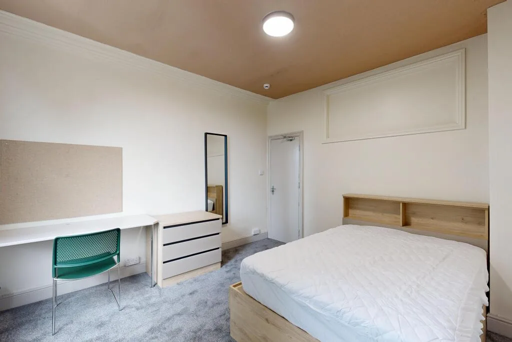 8 bedroom terraced house for rent