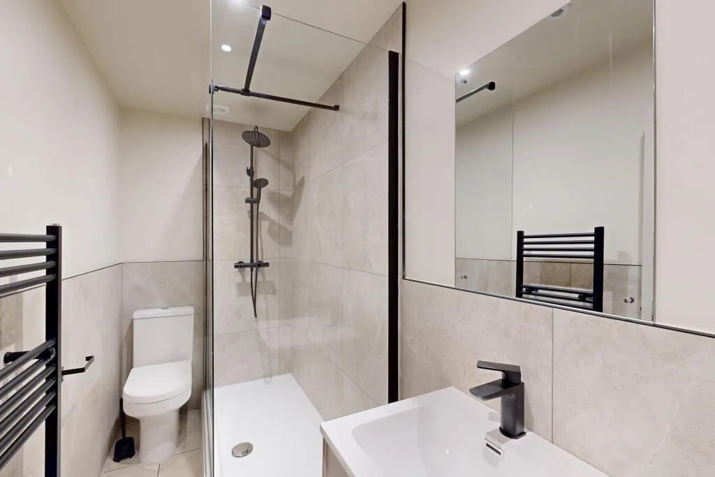 8 bedroom terraced house for rent
