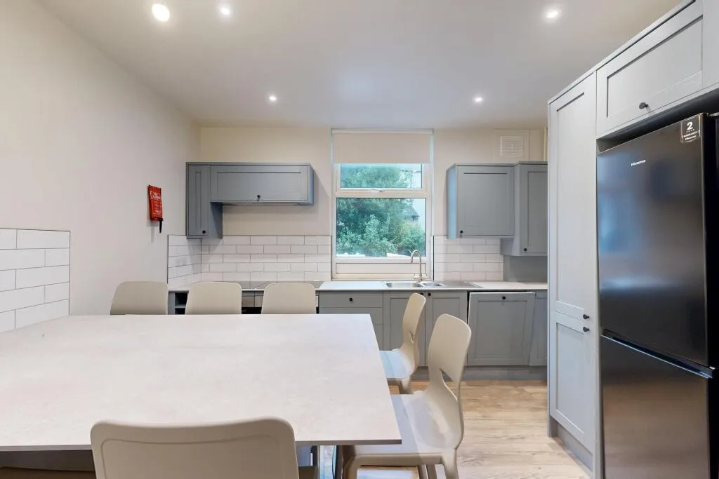 8 bedroom terraced house for rent