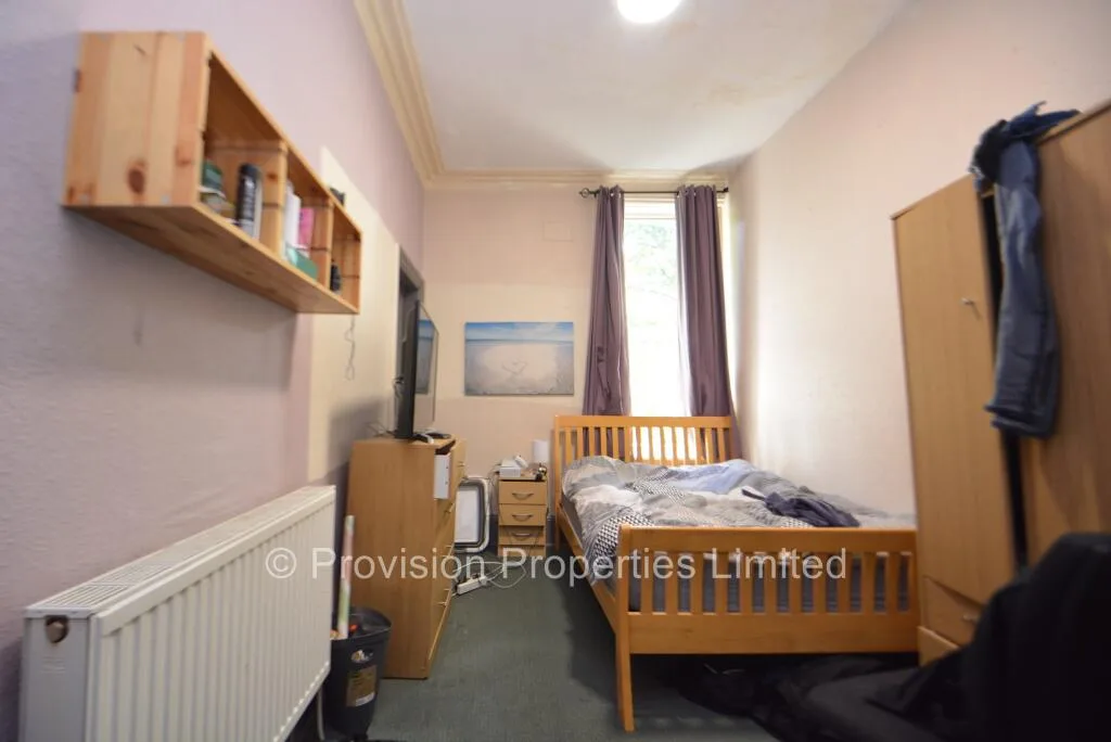 12 bedroom end of terrace house for rent