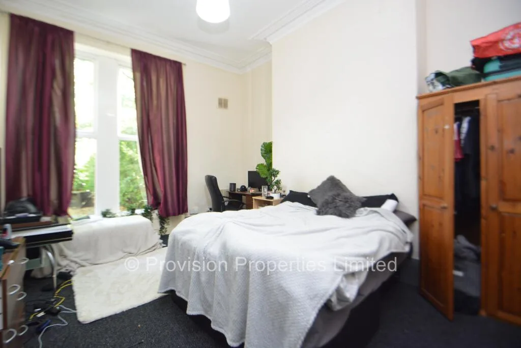 12 bedroom end of terrace house for rent
