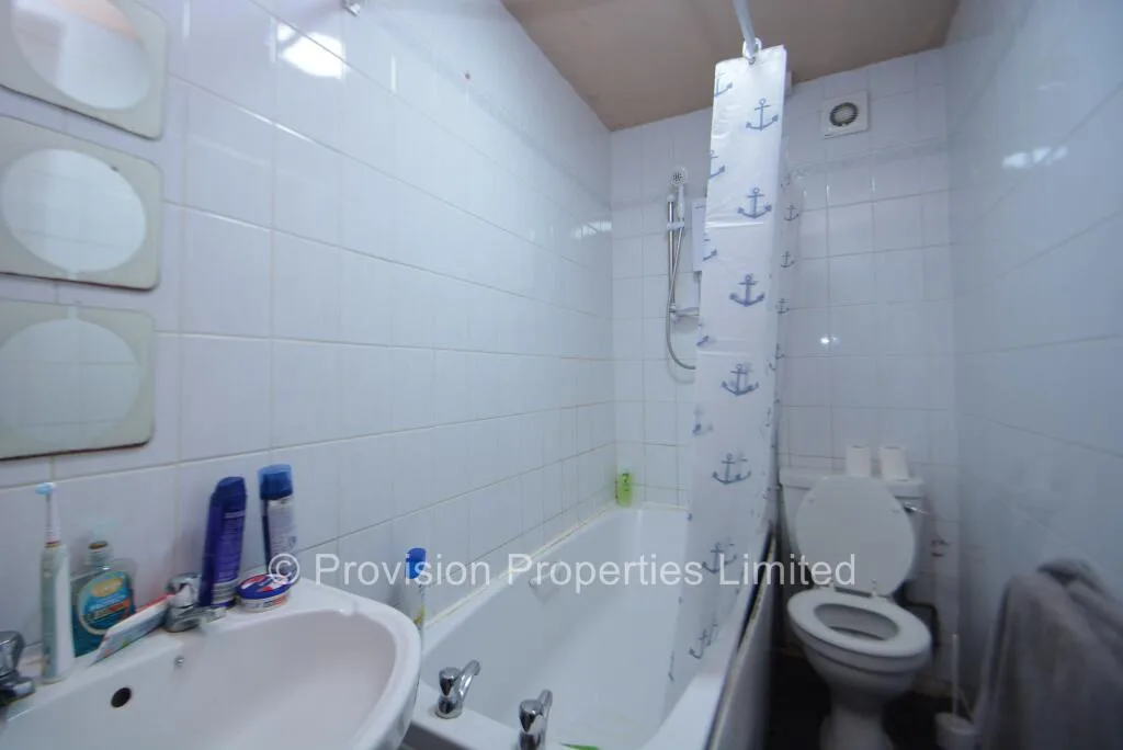 12 bedroom end of terrace house for rent