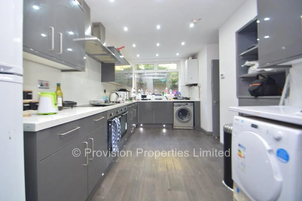 12 bedroom end of terrace house for rent