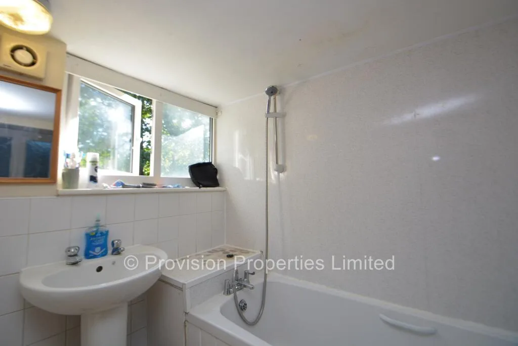12 bedroom end of terrace house for rent
