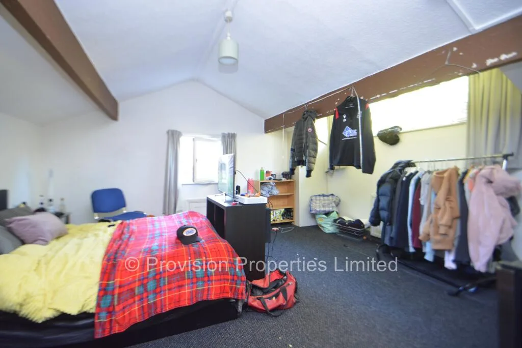 12 bedroom end of terrace house for rent