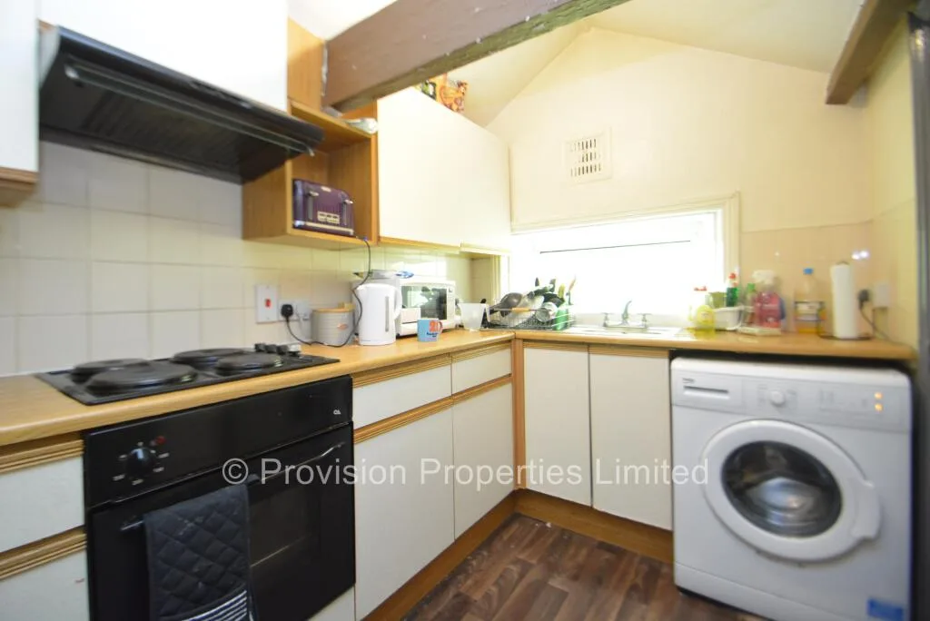 12 bedroom end of terrace house for rent