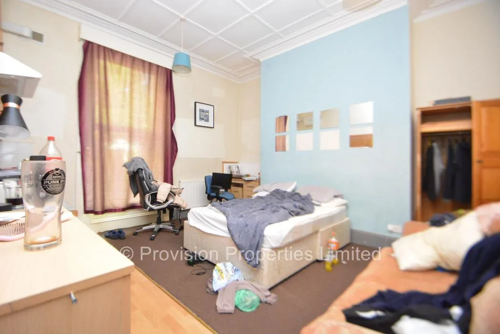 12 bedroom end of terrace house for rent