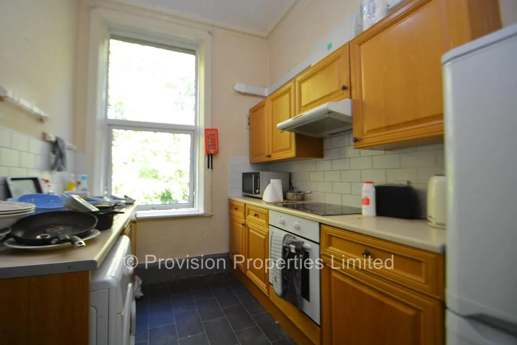 12 bedroom end of terrace house for rent