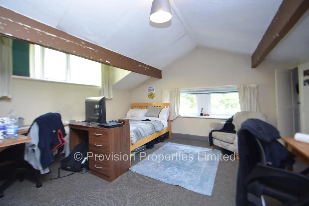 12 bedroom end of terrace house for rent