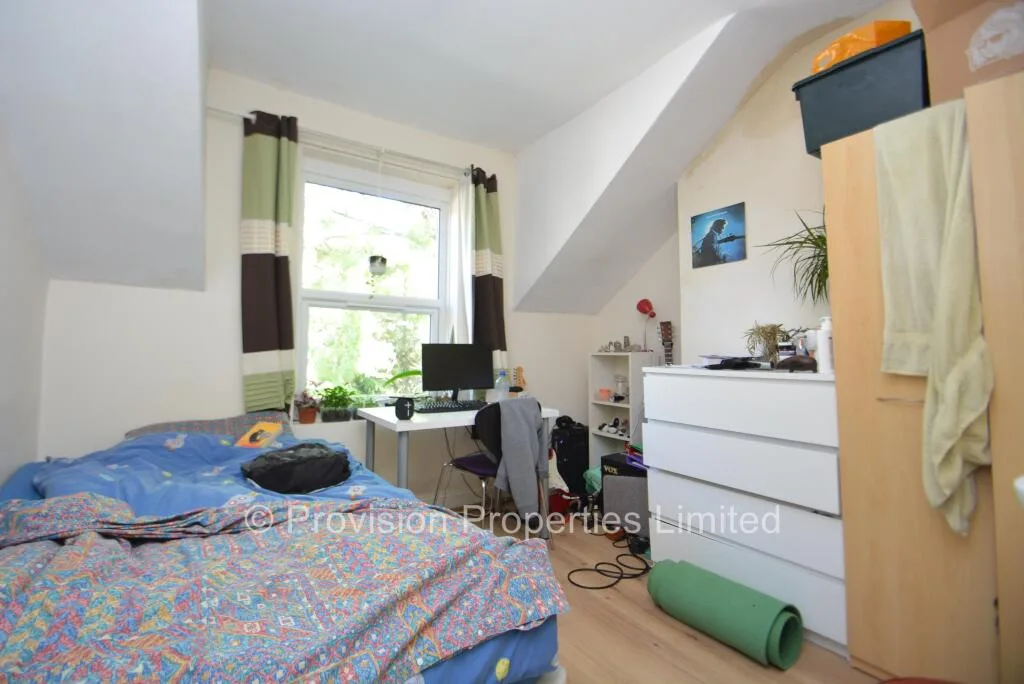 12 bedroom end of terrace house for rent