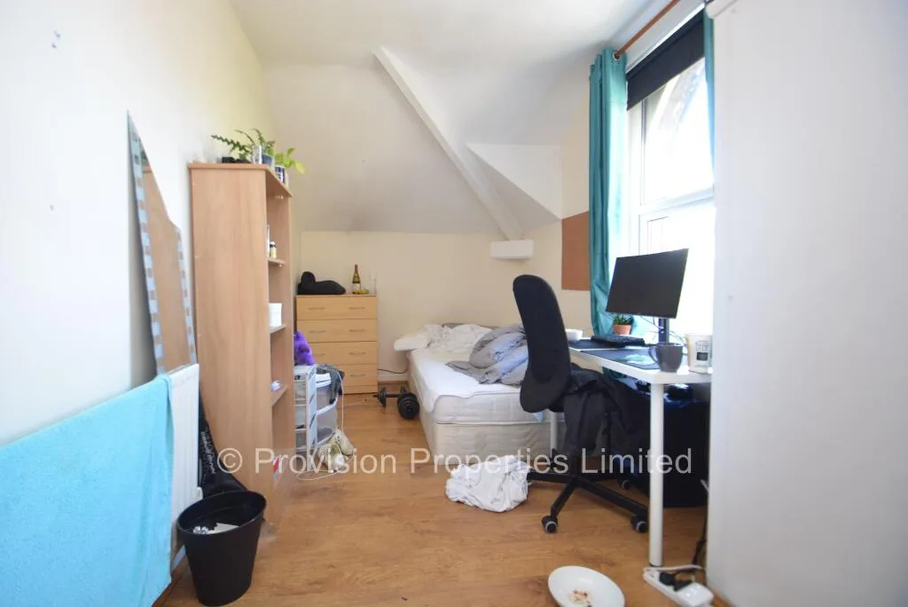 12 bedroom end of terrace house for rent