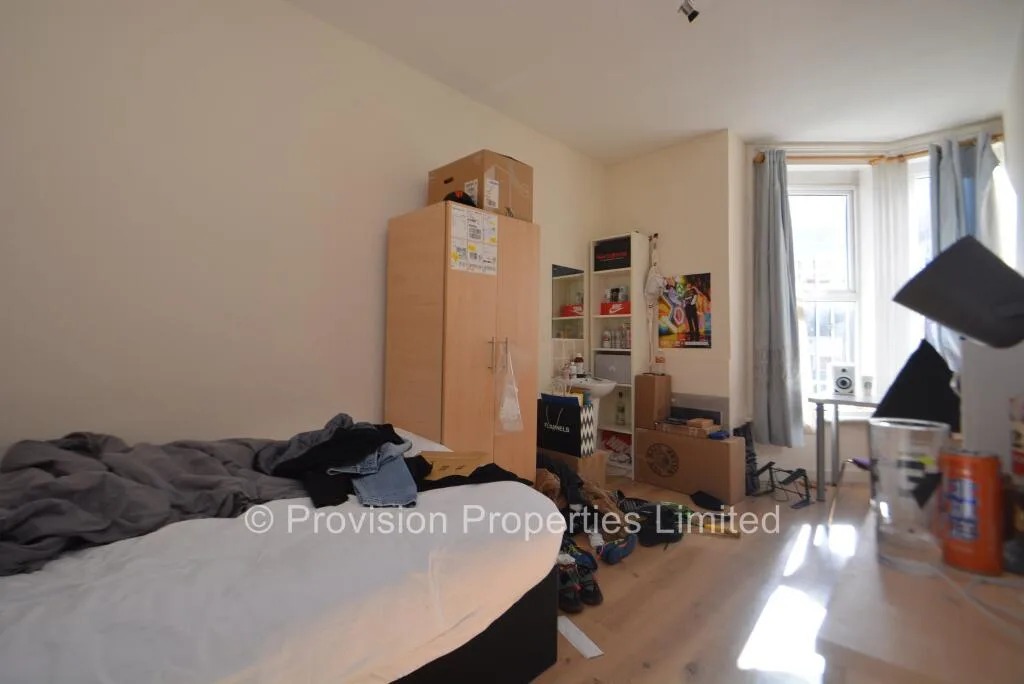12 bedroom end of terrace house for rent