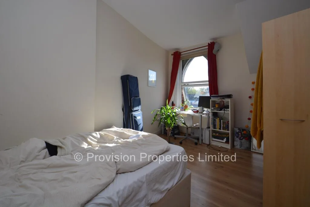 12 bedroom end of terrace house for rent