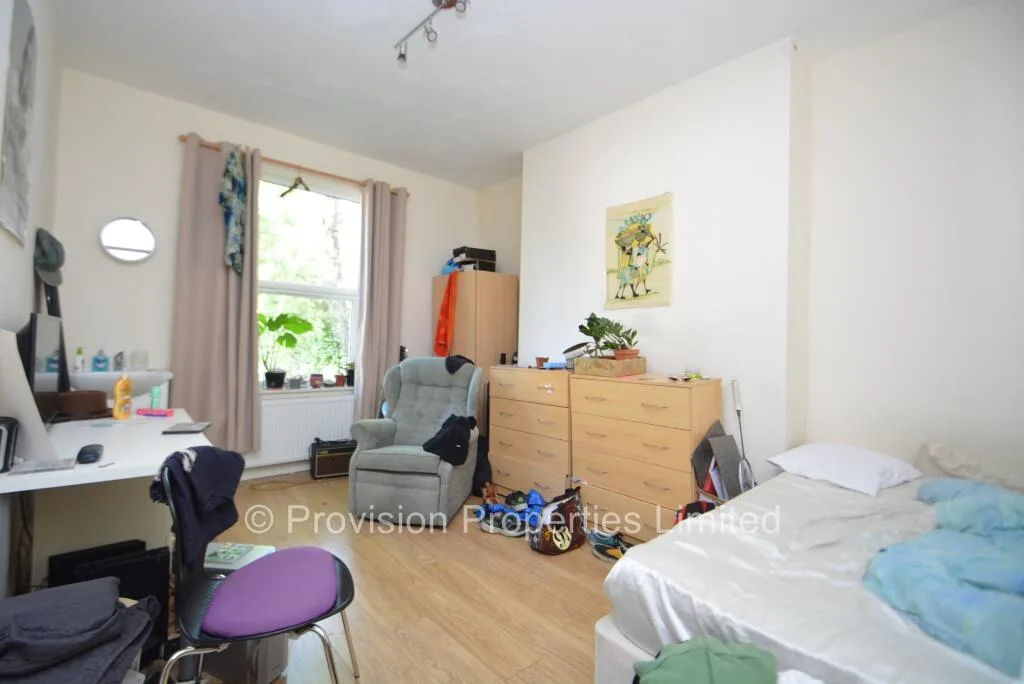 12 bedroom end of terrace house for rent