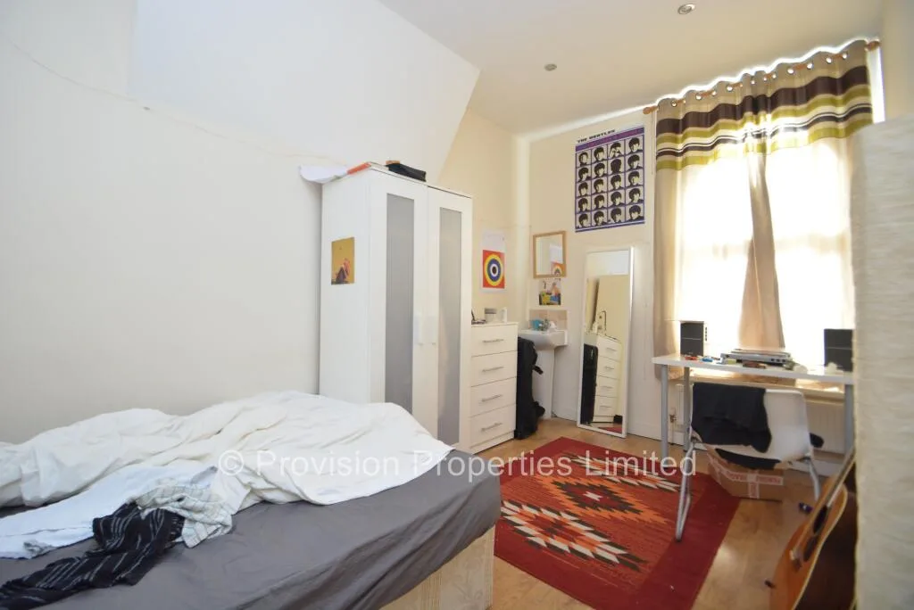 12 bedroom end of terrace house for rent