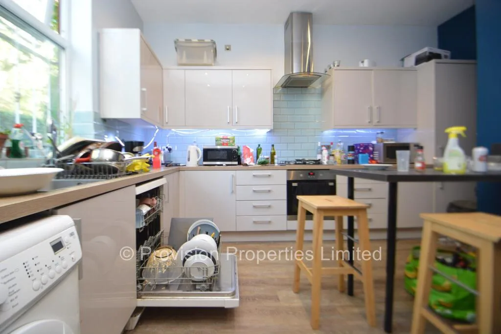 12 bedroom end of terrace house for rent