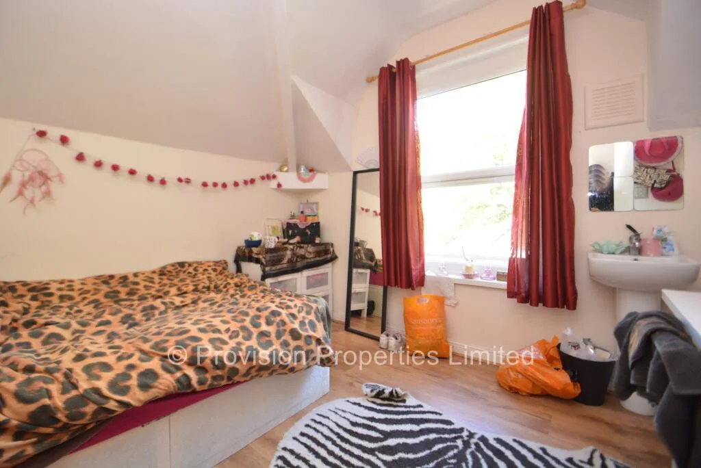 12 bedroom end of terrace house for rent